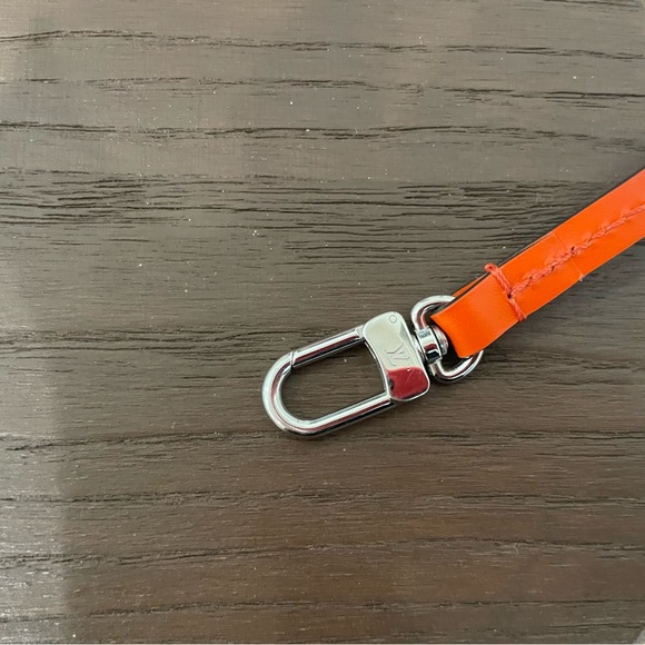 Authentic Louis Vuitton Mandarine Orange Epi Neverfull Pochette - Picture 3 of 6